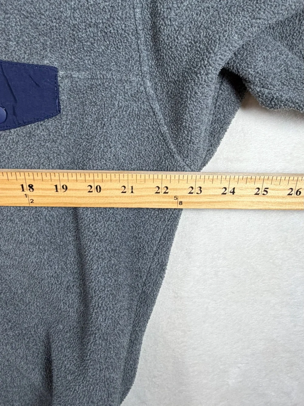 Patagonia Medium Gray Pullover Synchilla Snap T Fleece with Navy Trim